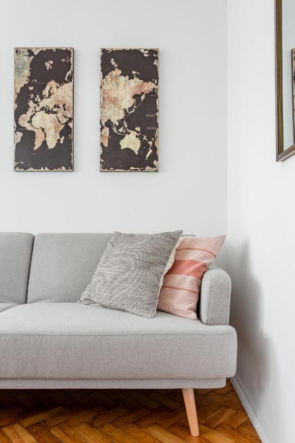 Stroll To Coffee Shops Near A Renovated Hillside Apartment In Graca リスボン エクステリア 写真
