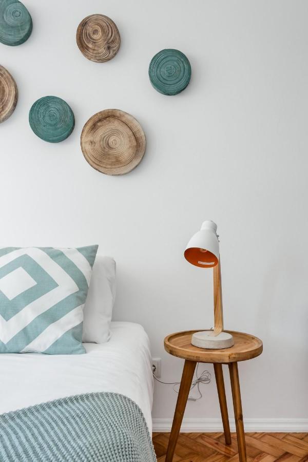 Stroll To Coffee Shops Near A Renovated Hillside Apartment In Graca リスボン エクステリア 写真