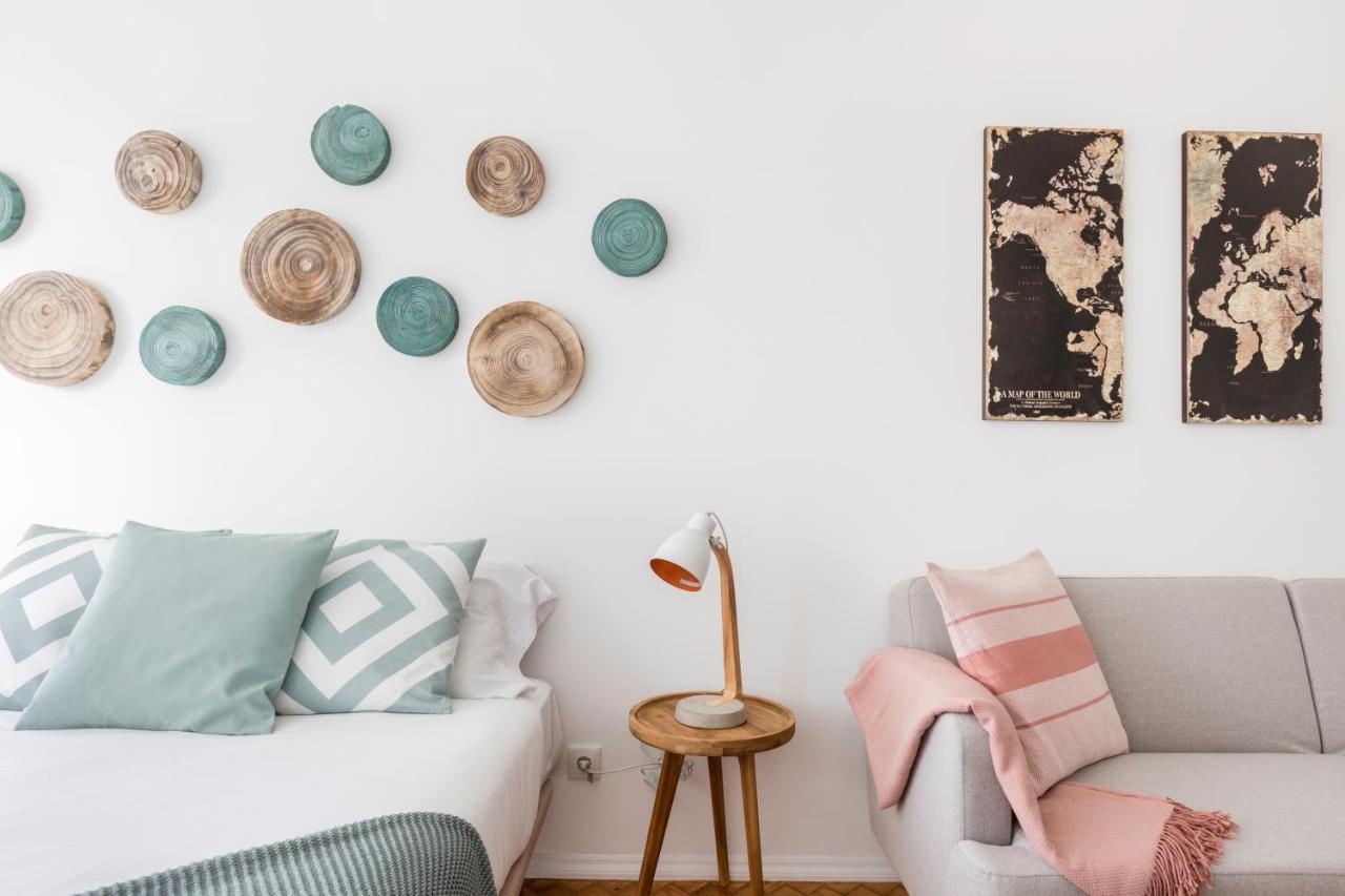 Stroll To Coffee Shops Near A Renovated Hillside Apartment In Graca リスボン エクステリア 写真