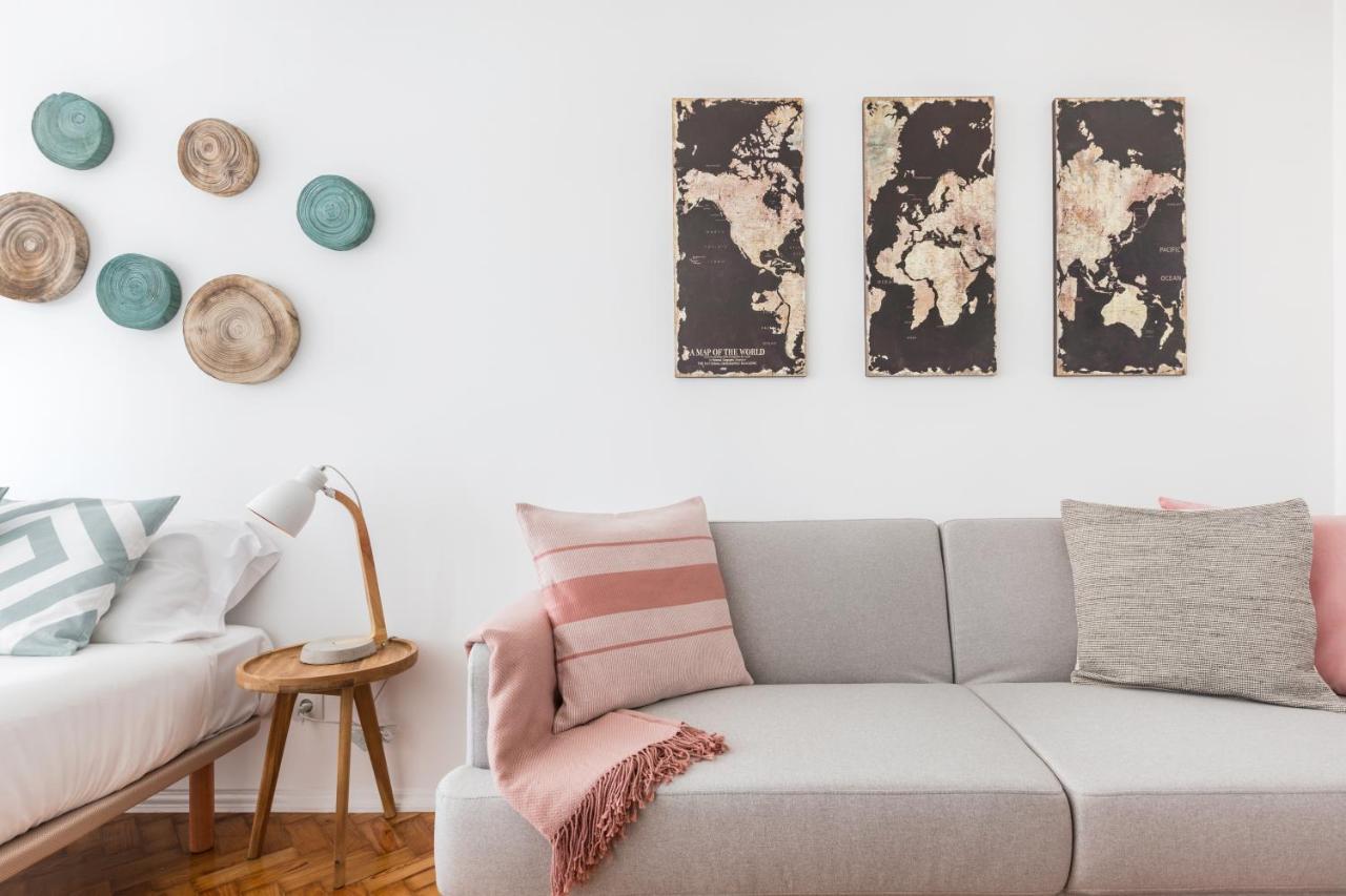 Stroll To Coffee Shops Near A Renovated Hillside Apartment In Graca リスボン エクステリア 写真