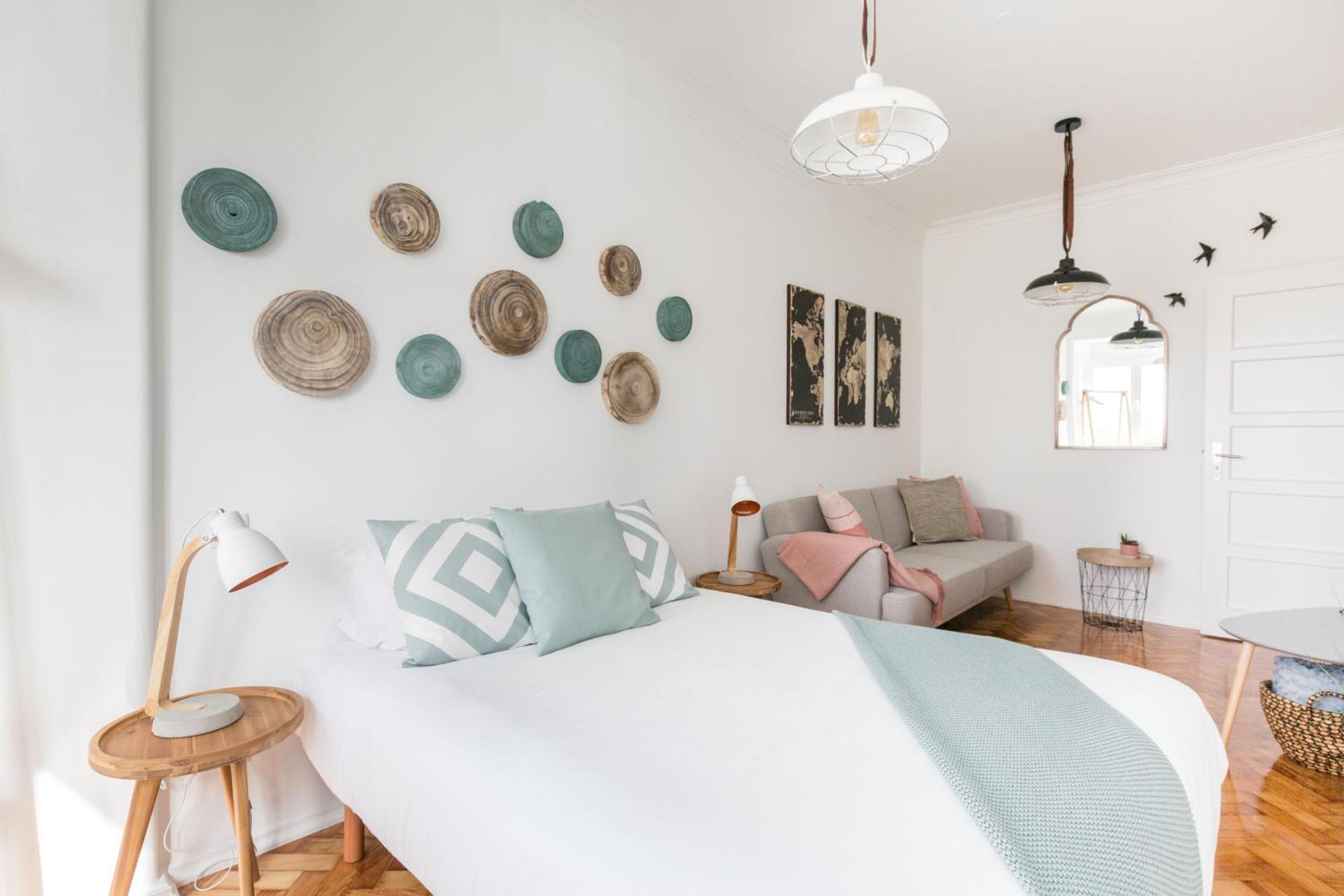 Stroll To Coffee Shops Near A Renovated Hillside Apartment In Graca リスボン エクステリア 写真
